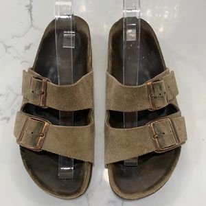 Birkenstocks Arizona Brown Double Wide Strap. Kids Size 28‎